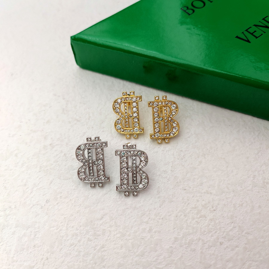 Fashion new designed earring Stud love heart V Letters pendants Banshee Medusa head portrait 18K gold plated women Earring ladies Designer Jewelr-image-799280311