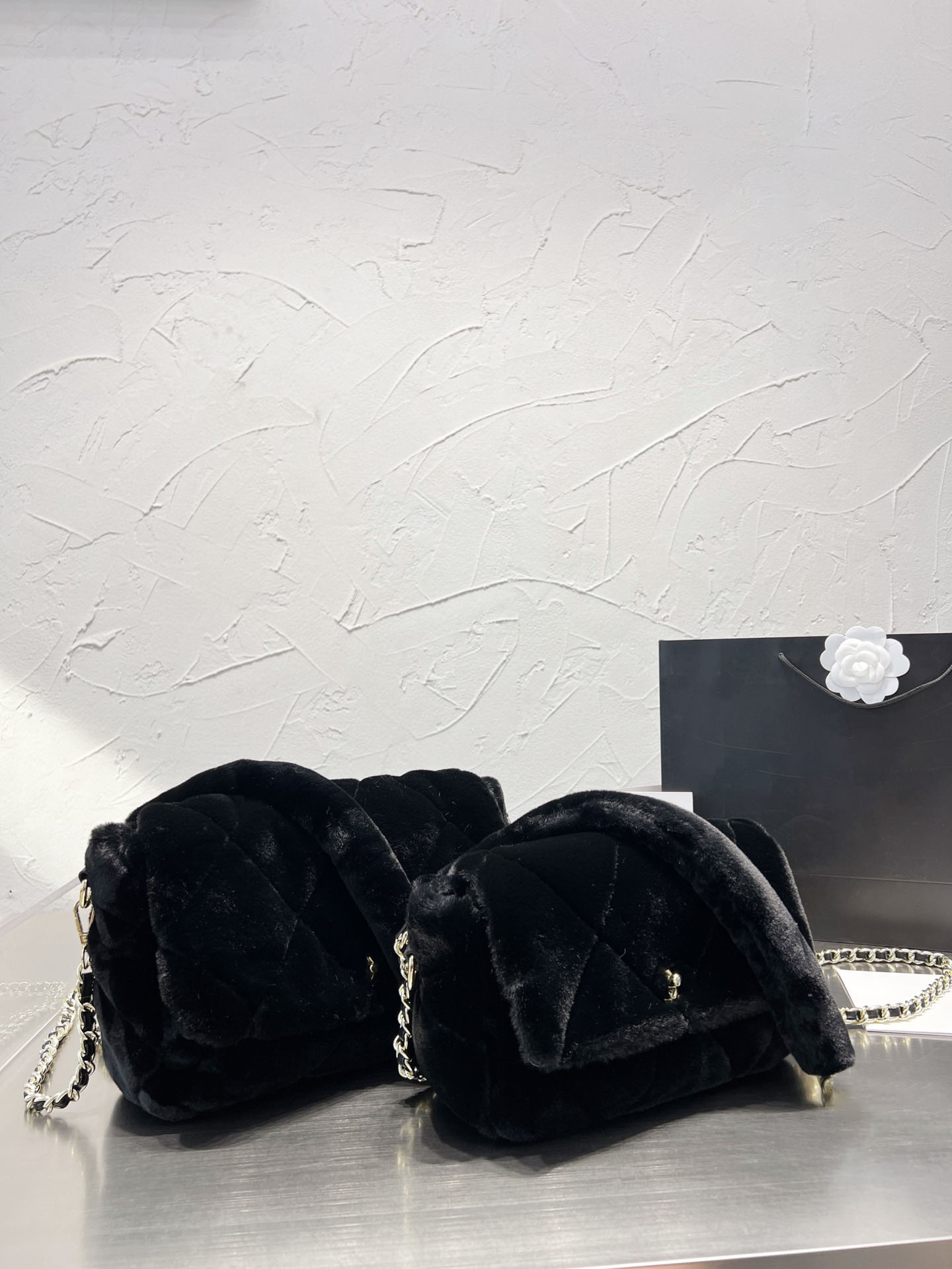 

Fall/Winter plush Fashion shoulder bags Designer Women's bag Handbag Crossbody bag Black luxury purse chain available in sizes White, Box