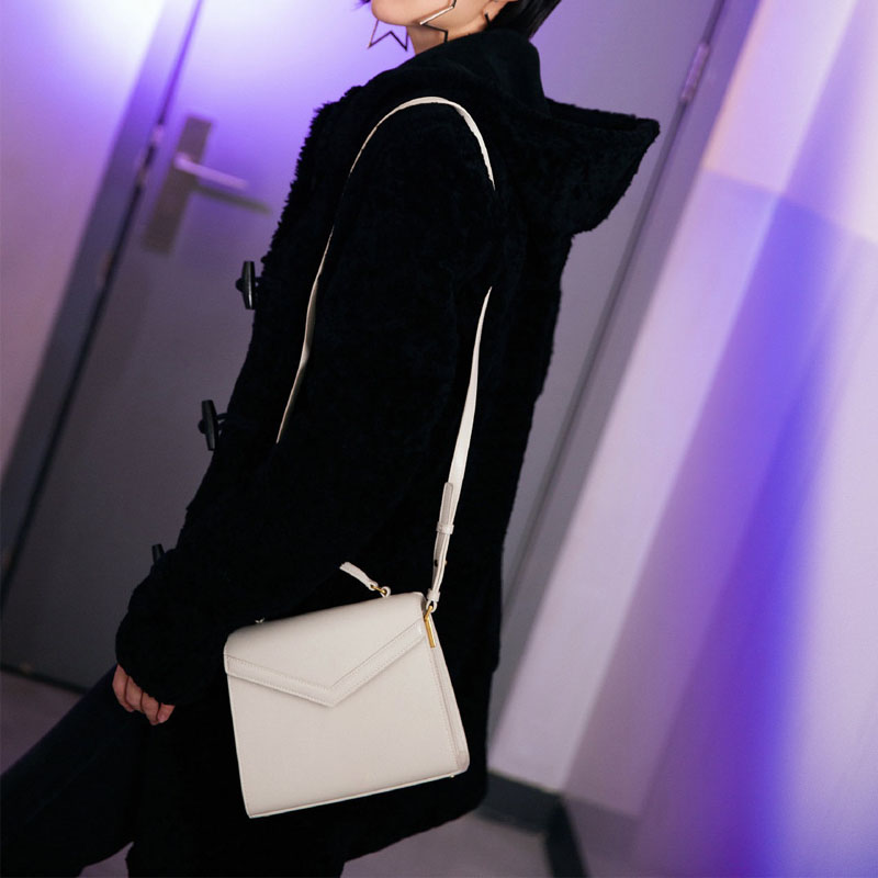 

Designer bag Genuine Leather Ladies Handbag 20cm CASSANDRAa Envelope Bag 8A factory shipment Y532753, White