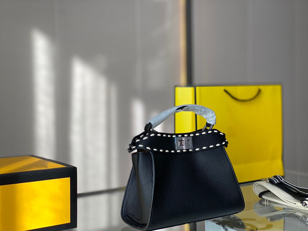 

Designer Embossing Crossbody bag 8A Quality Luxury fashion Womens monograms Fashions Handbag classics Handbags Women Luxurys Brands Shoulder Bags, Box