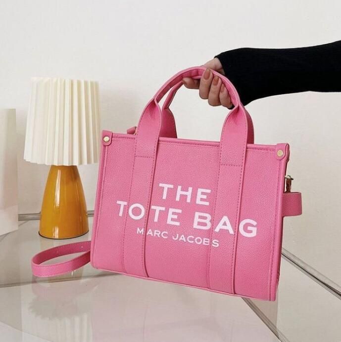 

The Tote Bags Fashion Designer Cool Crossbody Shoulder Handbags Letter Print Practical Large Capacity Womens Coin Purse Clutch Casual PU Leather Totes, White