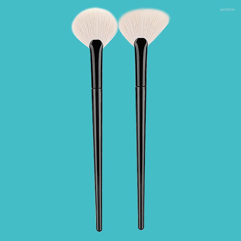 

Makeup Brushes 2Pcs Fan Shaped Brush Bevel Blending Round Highlight Professional Contour Multifunctional