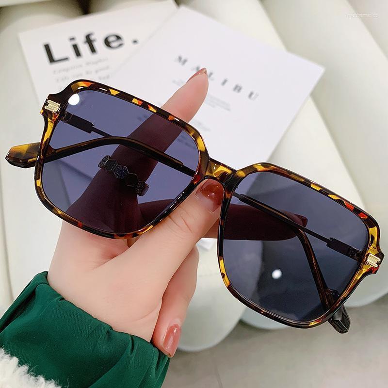 

Sunglasses Fashion Square Women Brand Designer Vintage Rivet Punk Sun Glasses Female Show Shades UV400SunglassesSunglasses
