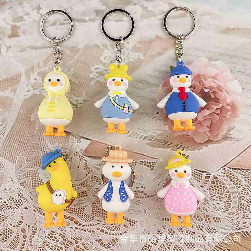 

Keychains Cartoon creative crooked duck couple key funny doll pendant duckling accessories car
