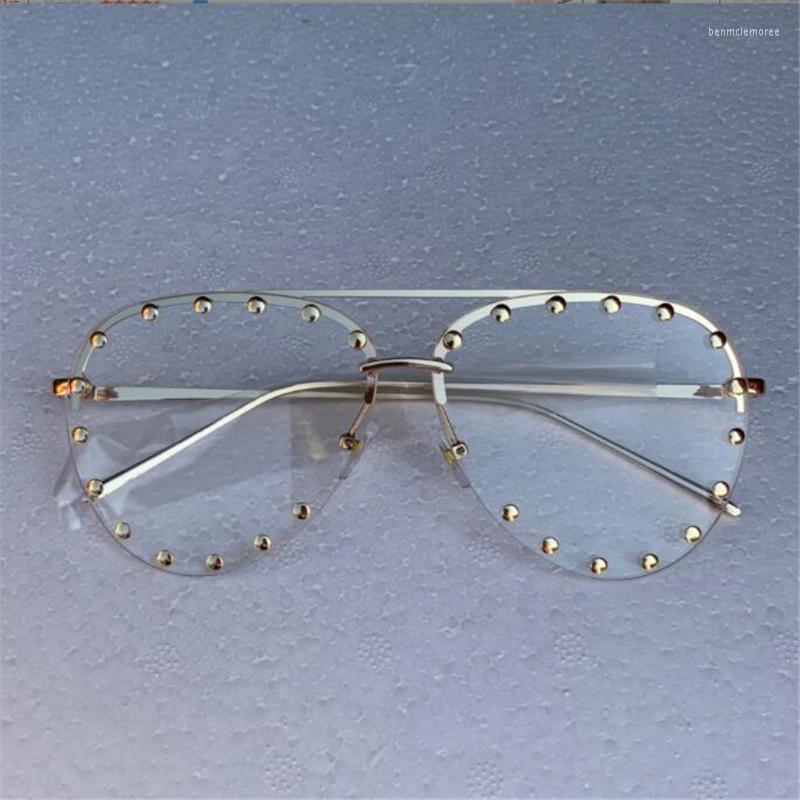 

Sunglasses Fashionable Metal Rivet For Women Men's Temperament UV400