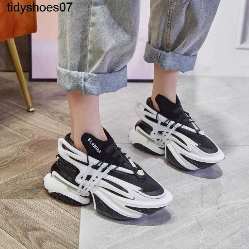 

2022 Balmas fashion sneakers spaceship space shoes men's and women's shoes shock absorbing sports casual Bullet shoe, Black and white