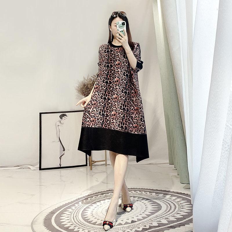 

Casual Dresses European Temperament Year-old Pleated Dress Fashion 2022 Color Matching Foreign High-end Loose A Word Skirt, Khaki