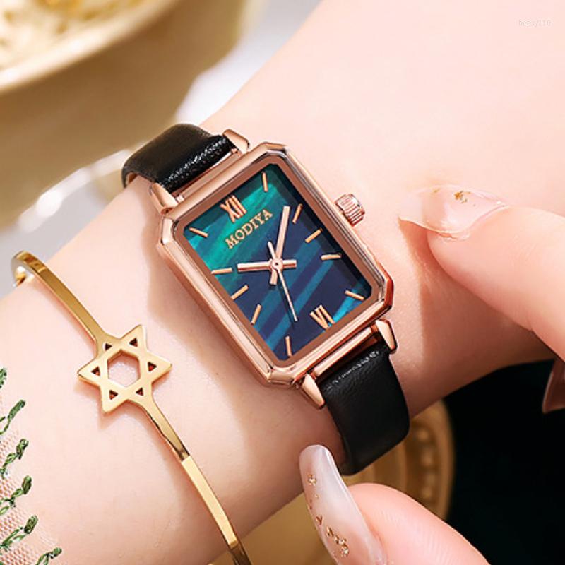 

Wristwatches Fashion Brand Women Watches Square Ladies Quartz Watch Green Dial Simple Red Black Lether Luxury, Wh