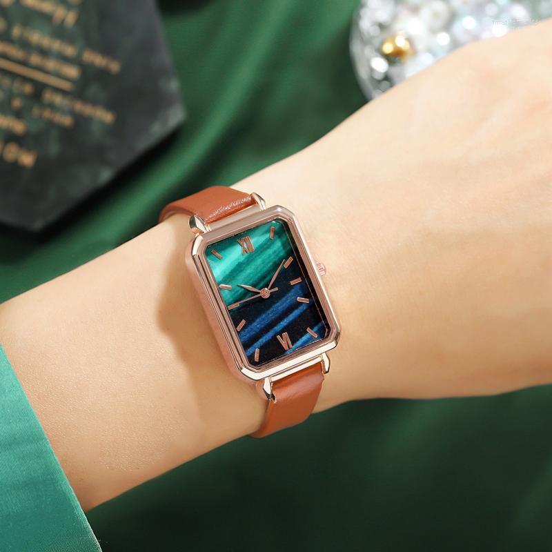 

Wristwatches Women Fashion Temperament Leather Belt With Simulated Quartz Rectangle Watch Rose Gold Romantic Couple Luxury