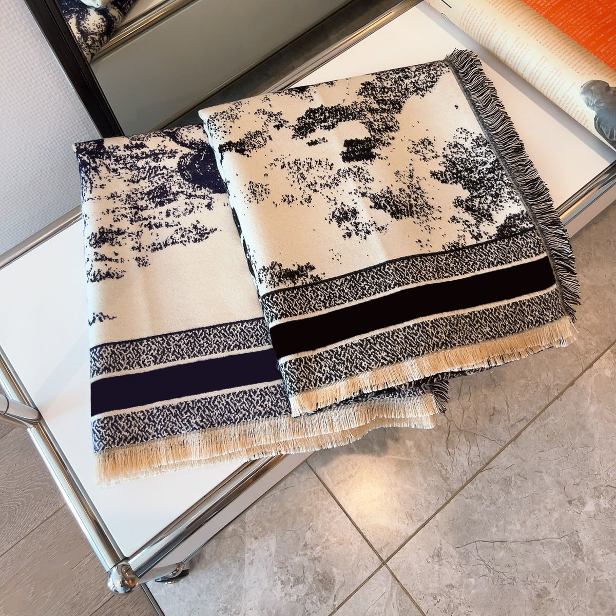 

23ss 2colors Luxury Fashion Designer Cashmere Scarves Women Winter Wool Warm Shawl Thick Blanket Square Echarpe Pashmina Thick Wraps