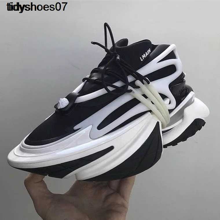 

2022 It sells well in America new barman spaceship space yacht Bullet shoe Graphite black couples daddy shoes increased bullet sports leisure decreased, Black men