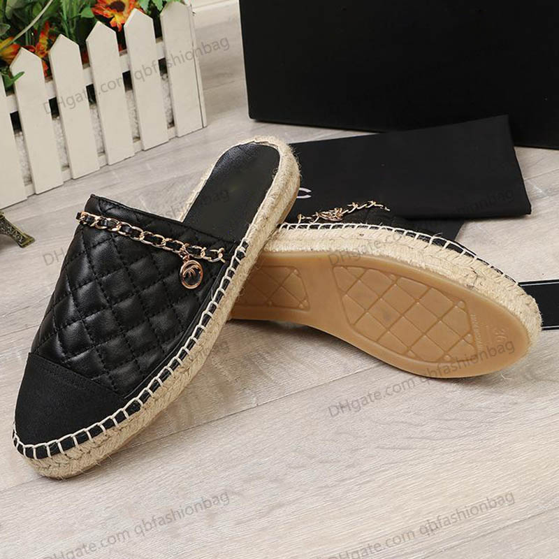 

Womens Sheepskin Slipper With Chain Quilted Texture Espadrille Loafers Slip-on Mules Designer Flat Casual Shoes Gold-tone Metal Letter Slide Outdoor Flip Flop, White