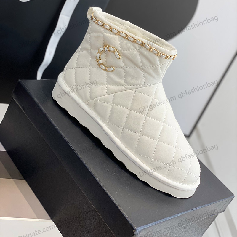 

Classic Womens Snow Boots Winter Platform Shoes With Chain Quilted Texture Real Leather Designer Chelsea Ankle Boot Slip-on Fluffy Fur Booties Rainboot Leisure Shoe, White