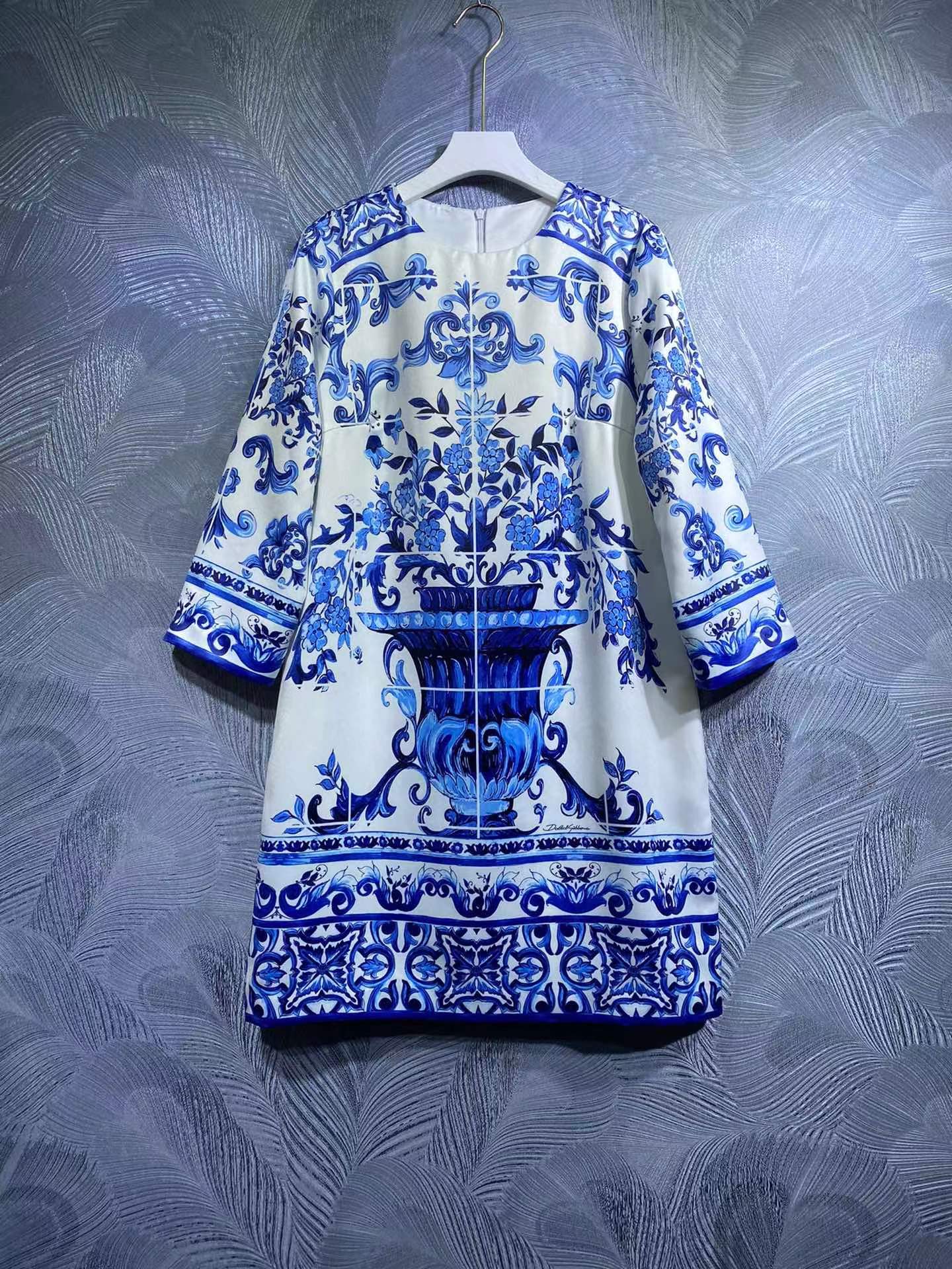

High-quality white blue proclaim pattern loose-waist dress