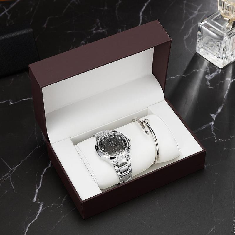 

Wristwatches Simple Ladies Atmospheric Diamond Waterproof Watch Exquisite Trend Rivet Bracelet Women, Gold