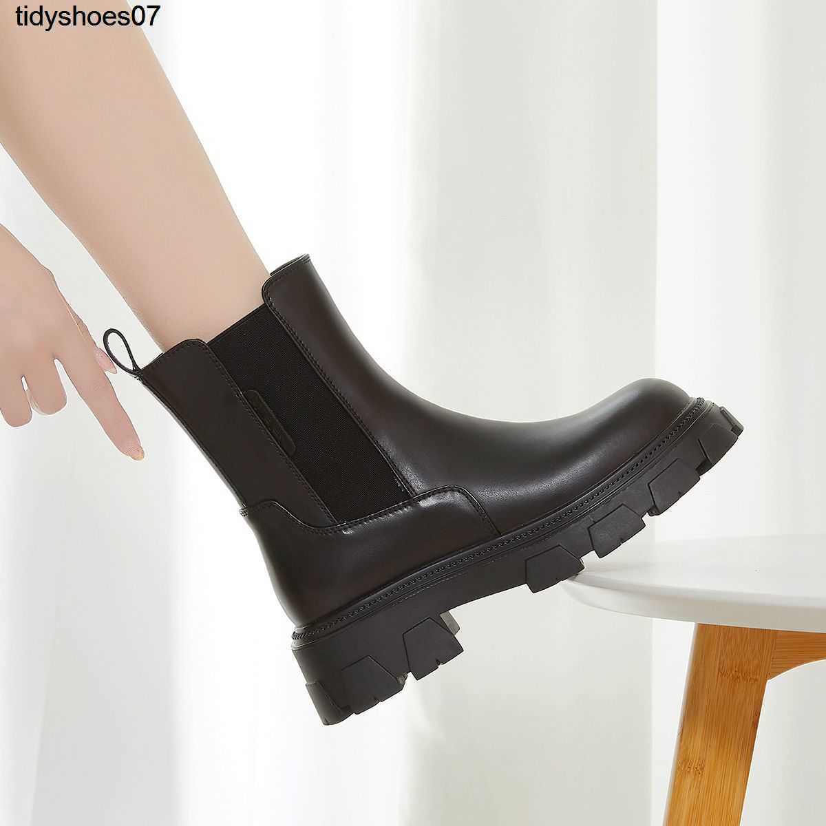 

Classics English style designer thick soled women's mid pipe boots 22 years autumn and winter new style smoke pipe boots children's boots women's, Black