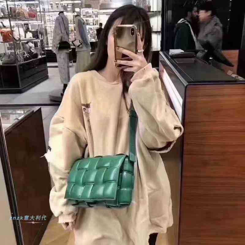 Designer Luxury Womens Sacs Bottegas Handbag Fashion Fashion épaule dupes Nylon Venetas Bottes de grande capacité Sac à bandoulière en cuir Mini