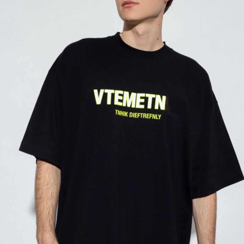 

Summer Mens t Shirt Cotton Short-sleeved Tshirt Vetemen Designer Swea Fluorescent Printing Man Women Loose Casual Round Neck, White