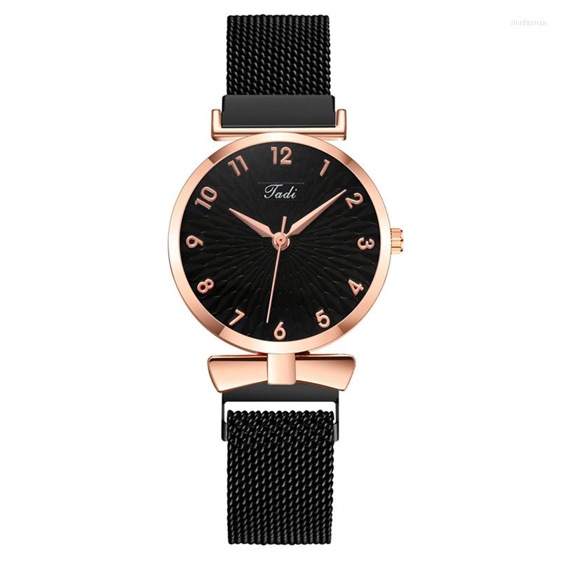 

Wristwatches Luxury Elegant Chronograph Explosion Ladies Watch Digital Sunflower Bow Lazy Magnet Quartz Leisure Business
