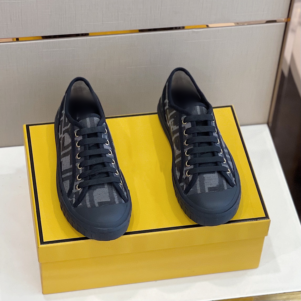 

2022 fashion men designer shoes black letter printed lace up Luxury Mens sneakers trainers shoe with original box