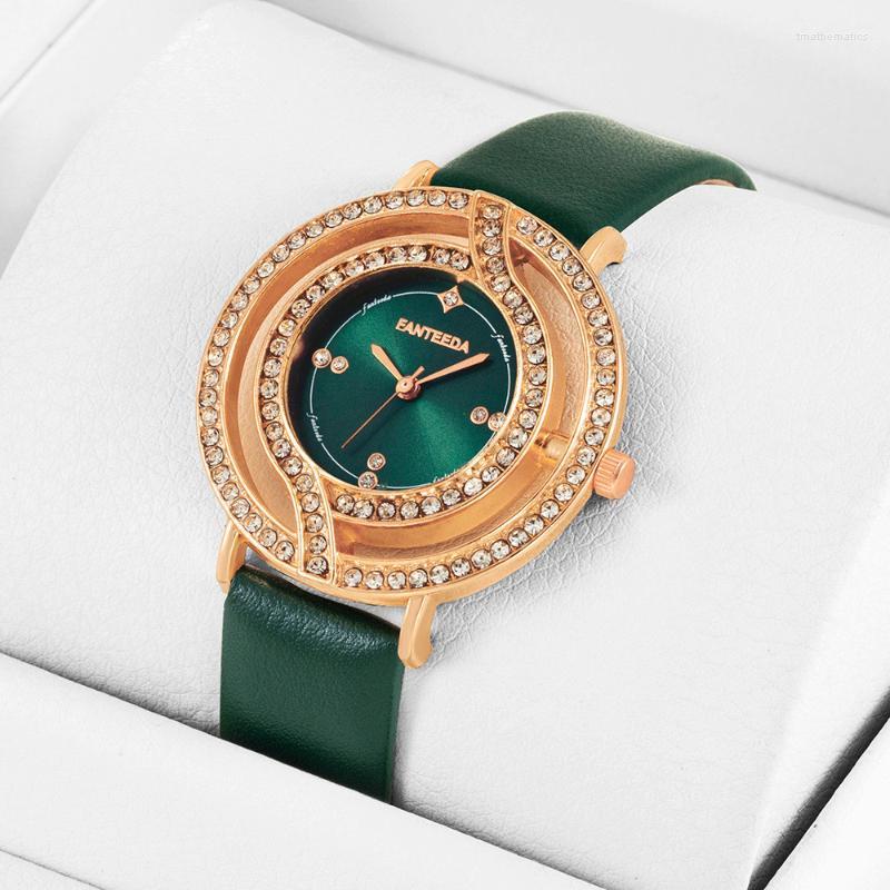 

Wristwatches Simple Style Women Watches 2022 Fashion Ladies Leather Casual Openwork Diamonds Dial Female Green Quartz Clock GiftWristwatches, Red