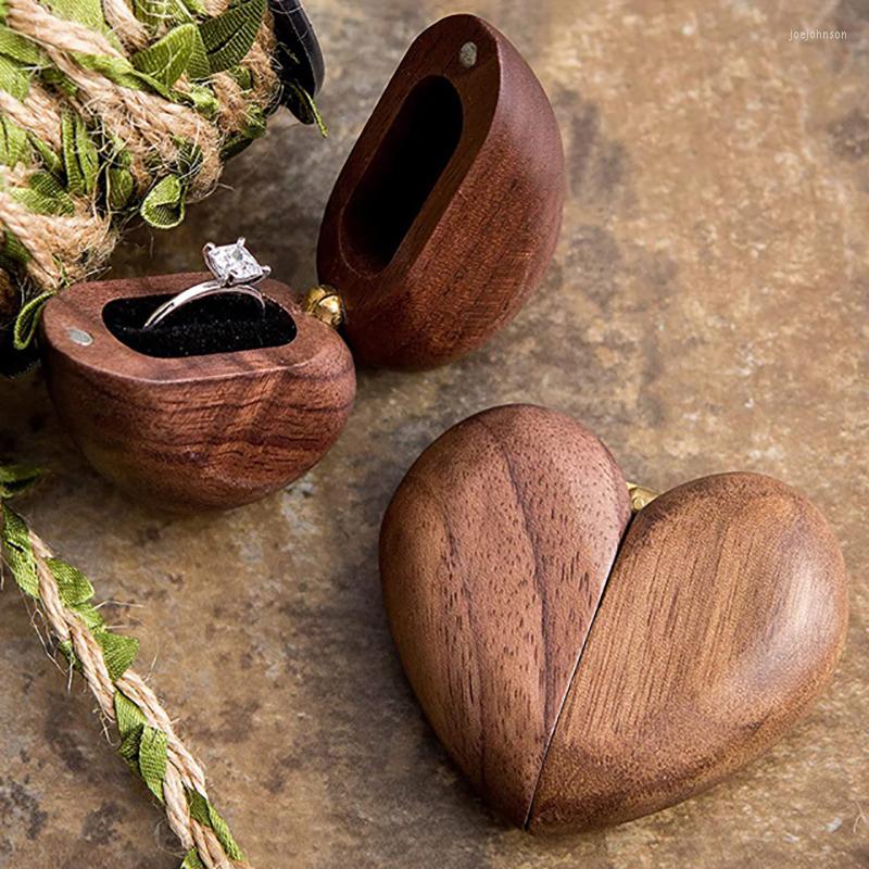 

Jewelry Pouches Heart Shaped Walnut Wood Ring Box Velvet Soft Interior Holder Organizer Wooden Case For Proposal Engagement