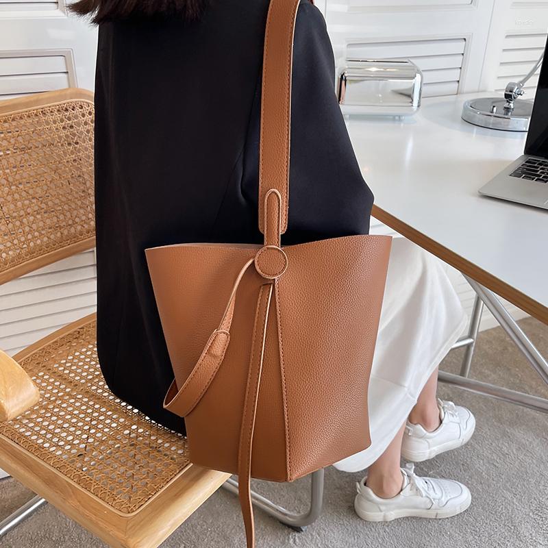 

Evening Bags VeryMe High Quality Large Capacity Bucket Solid Color Pu Leather Shoulder Pack Simple Handbags For Women Bolso Multifuncion, Black