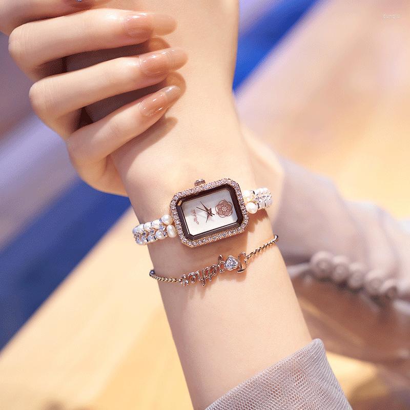 

Wristwatches I'WAIT Women Quartz Watch Pearl Light Luxury Small And Exquisite Ins Wind Square Niche Retro Female Bracelet, Silver