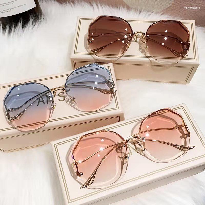 

Sunglasses Women Gradient Fashion Sun Glasses Female Rimless Metal Curved Temples Irregular Round SunglassesSunglasses