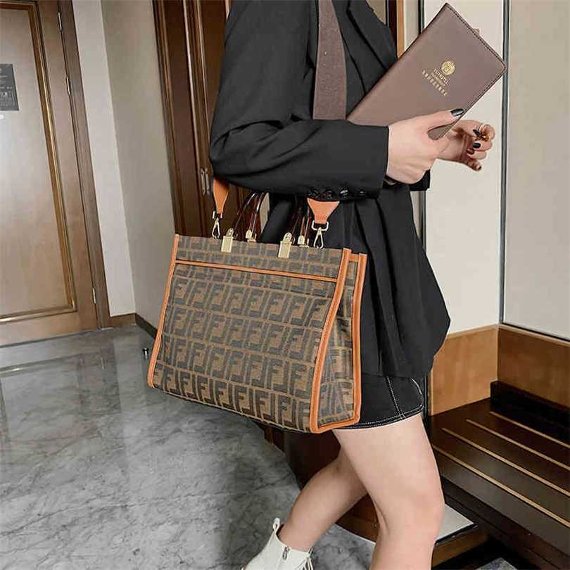 

70% OFF 2023 Designer bag Multifunctional Tote high-capacity embroidered shopping star Messenger trend, Black