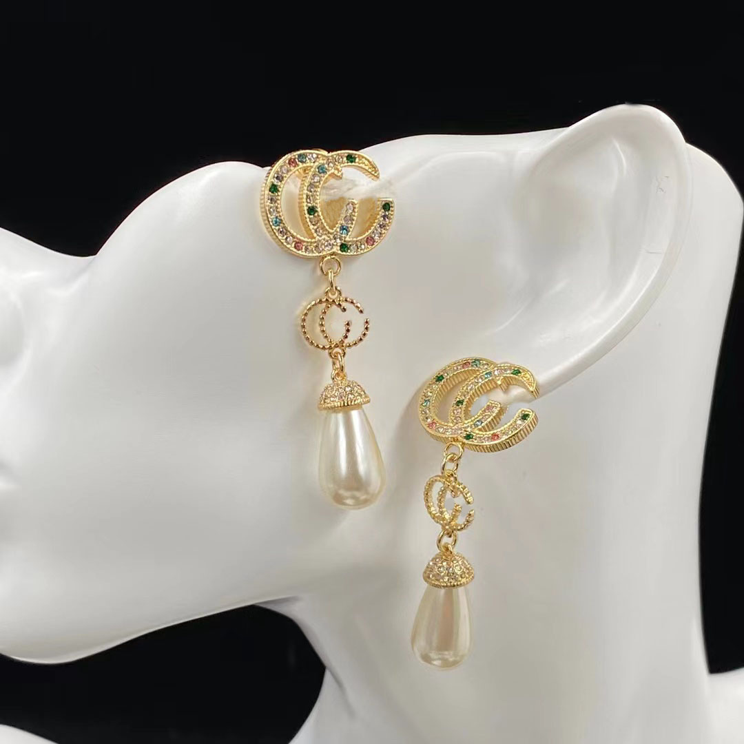

2022 New Glamour Fashion Brand Dangle Earrings Colored Diamond Alphabet Pearl Pendant Earring Personality Women's Wedding Party Designer Quality Boxed Jewelry