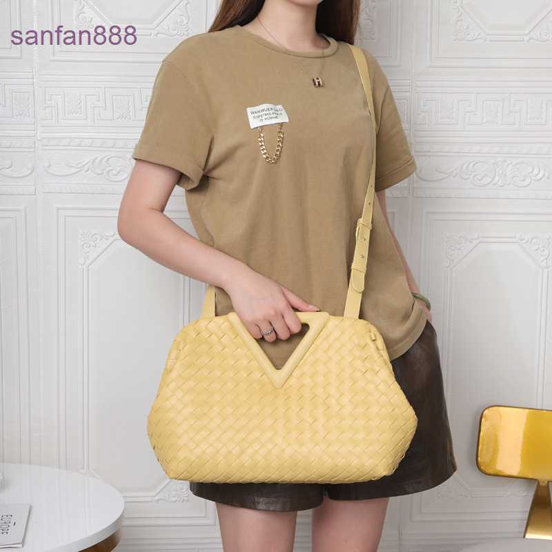 

Designer Bag Bottegas Venetta s Venetas Jodie 2023 New Fashion Inverted Triangle Cloud Woven Leather Women's Armpit Clip Single, Pink