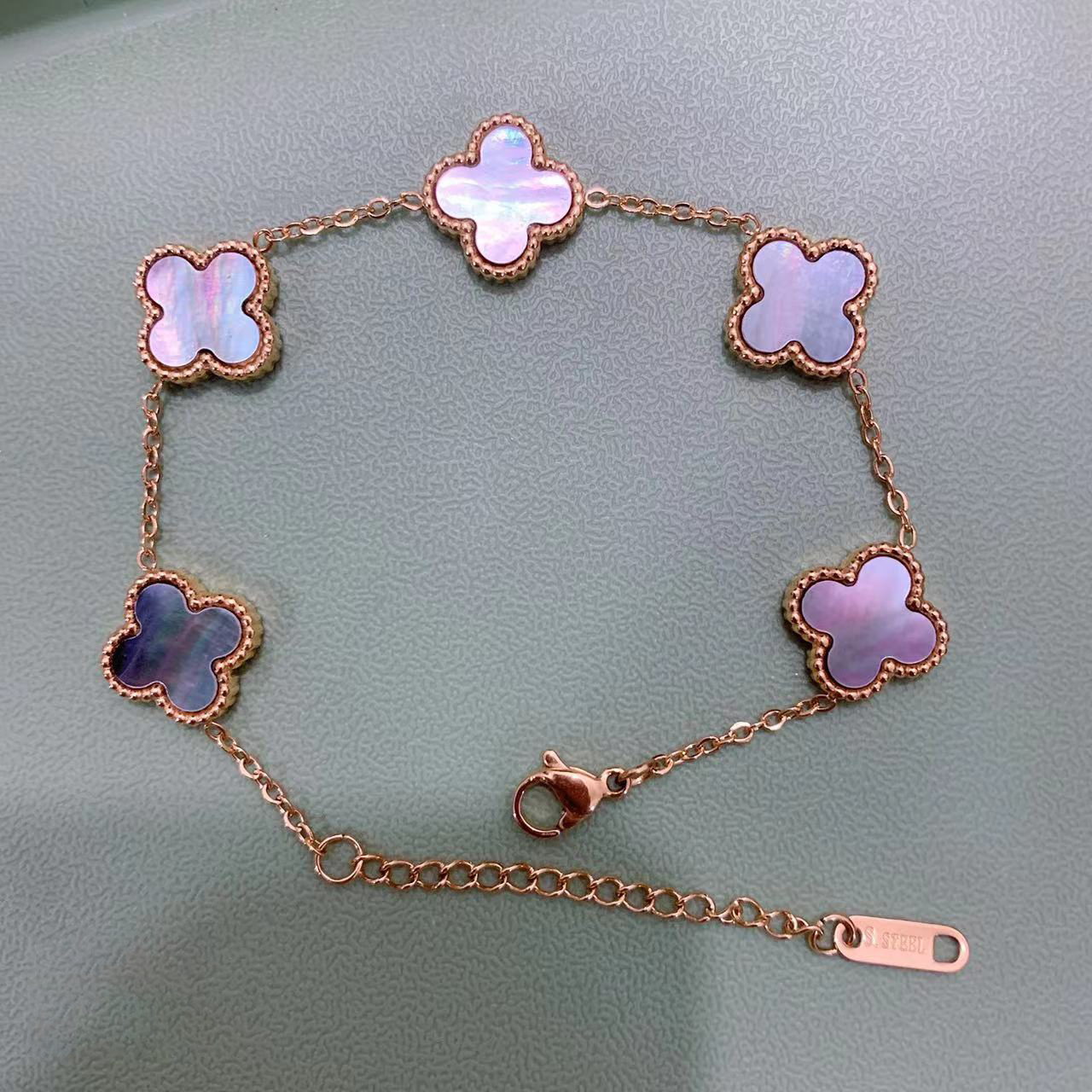 

Fashion Design Double Side Clover Charm Bracelet Gold for Women Gift