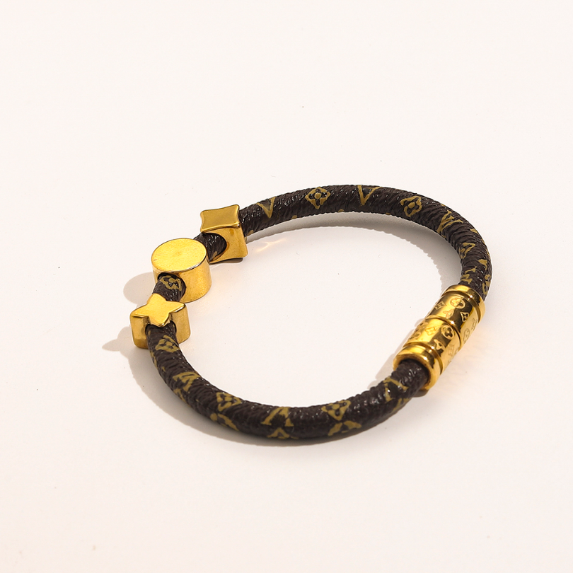 Bracelets de mode Bangle de luxe de luxe Jewelr en cuir Supplies pour femmes hommes High Sense Titane en acier or