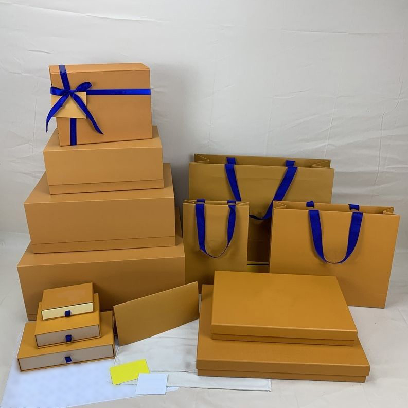 

original Gift bag paper Drawstring Boxes Cloth Bags Fashion Belt Scarf Tote Bags Jewelry Necklace Bracelet Earring Keychain Pendant Retail Packaging set 04, Paper gift bag