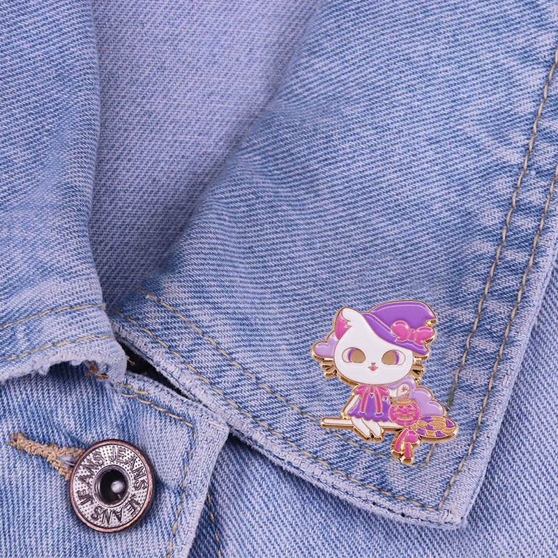 

Cute Pink and Purple Magic Cat Brooch Fun Magic Brooms with Pumpkin Badges Popular Ornaments Enamel Pins Jewelry Gifts, As picture
