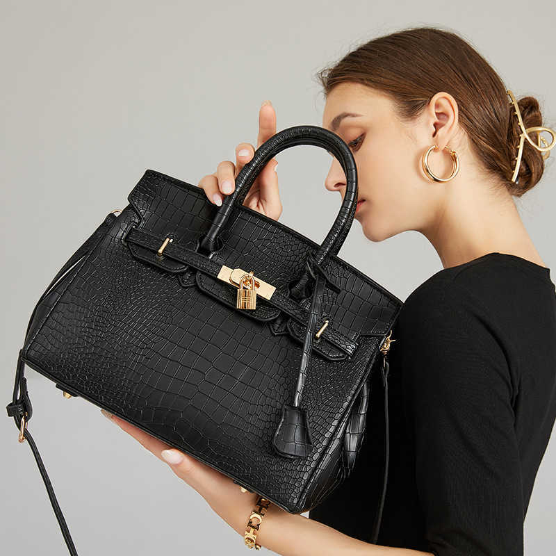 

Designer Bag Herme Hong Kong 2022 new fashion buckle crocodile pattern leather portable single shoulder female messenger kellies, Black