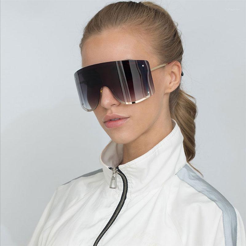 

Sunglasses Extra-Large Integrated Body Goggles Fashion Trends Windproof Female Women Men Metal Frame