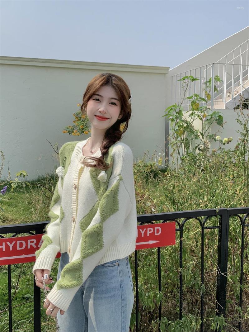 

Women's T Shirts GBB0808 2022 Lingge Gentle Style Heavy Industry Sweater Women's Autumn Stand Neck Flower Design Long Sleeve Knitwear, Black