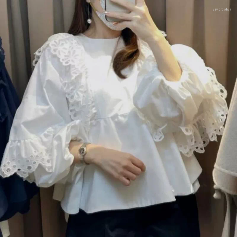 

Women' Blouses Kuzuwata Spring Summer Japanese Shirts Hollow Lace Patchwork Lantern Sleeve Slim Waist Thin Blusas Women Design Short, White