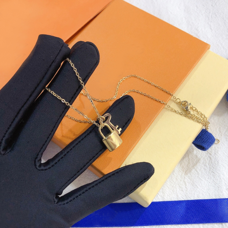 

Pattern Luxury Pendant Necklaces Fashion jewelry Designer Luxury pendant necklaces designers Beaded Strands Bracelet for women trendy gift girlfriend