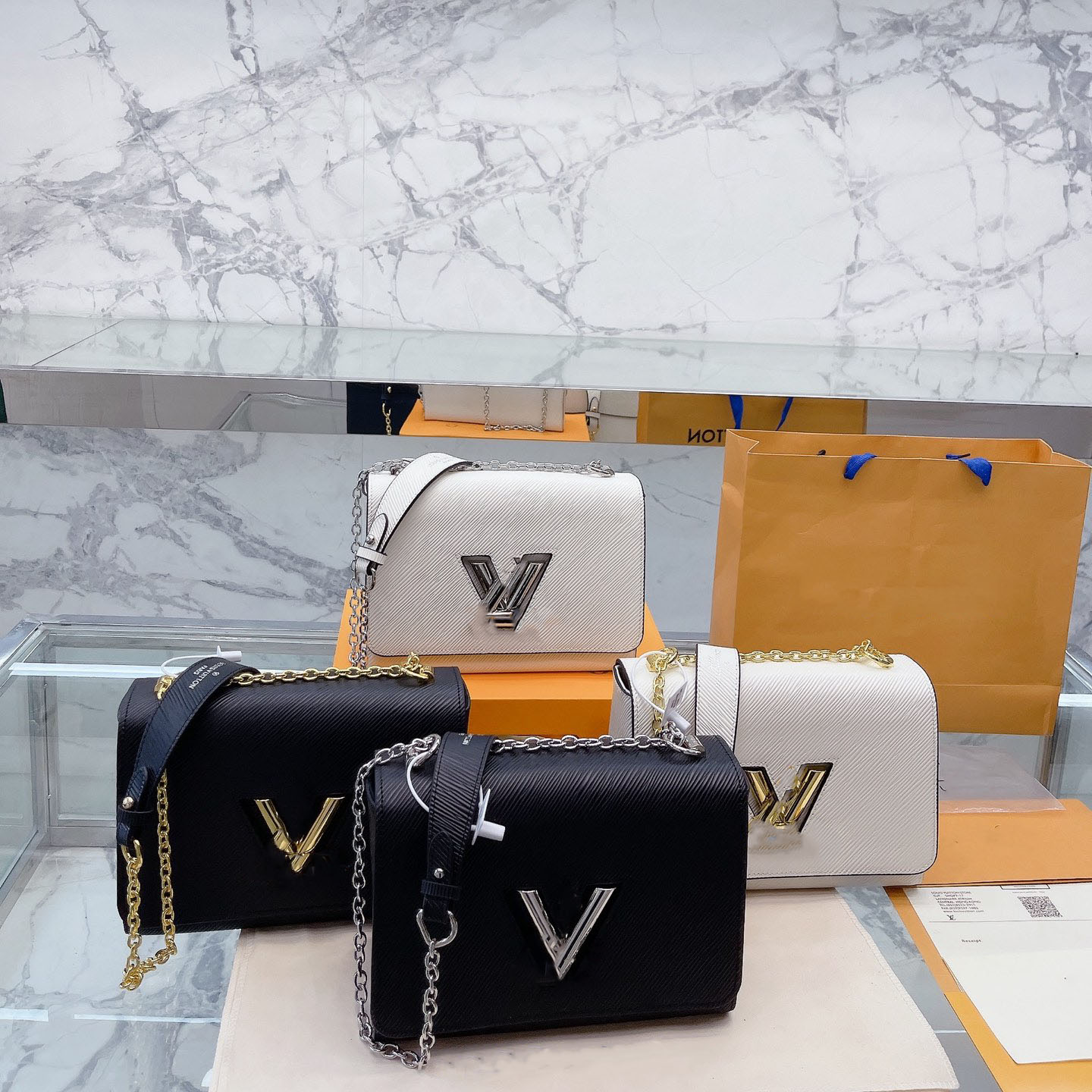 

Designer Handbags Single Detachable Shoulder Straps Tote Bag Twist Handbag Leather Inner Pocket Luxury Bags Flap, White and gold logo