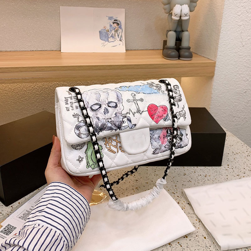 

Fashion Women Print Classic Flap Crossbody Bag Black Badge Chain Matelasse High Capacity Leather Quilted Trend Handbag Suitcases Travel Essential Shoulder Purse