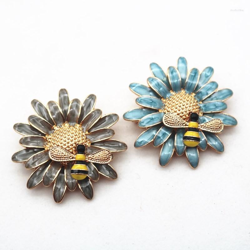 

Brooches Doreen Box Sweet Daisy Flower Series Bee Gray Blue Enamel For Women Pin Brooch Jewelry Accessories 40mm X 1 PC