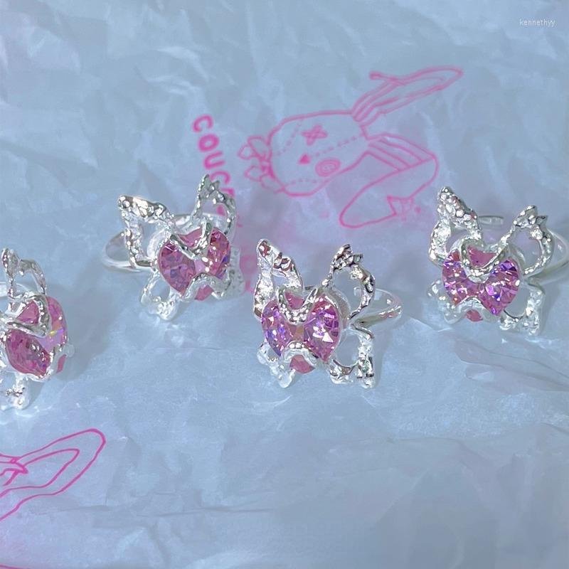 

Wedding Rings Y2K Jewelry Pink Rhinestone Heart Hollow Butterfly Ring For Women Korean Fashion Design Luxury Zircon Gentle Engagement