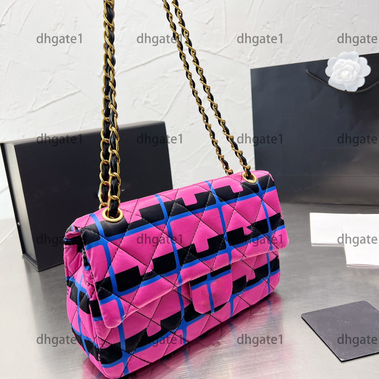 

Women Fashion Designer Bags Multi color Diamond Lattice Genuine Leather Classical Cosmetic Portable Hand Luxury Atmosphere Stylish Handbags Crossbody bags 27CM