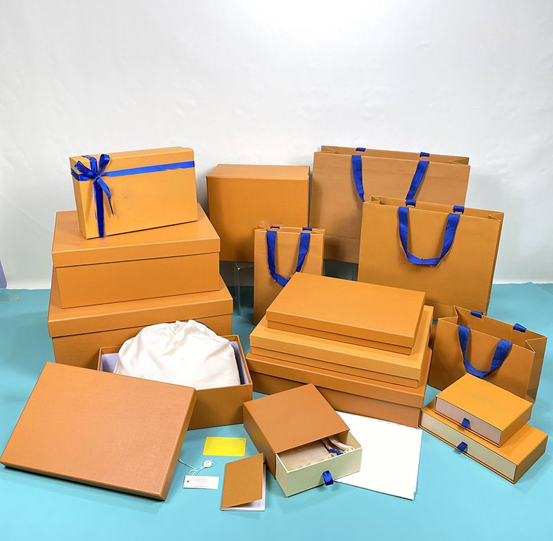 

original Gift bag paper Drawstring Boxes Cloth Bags Fashion Belt Scarf Tote Bags Jewelry Necklace Bracelet Earring Keychain Pendant Retail Packaging set 04a, Paper gift bag