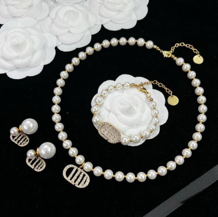 

New designed Choker High Quality Vintage D Letter pearl ladies Necklace Women's All-match Simple Fashion Bracelet earring sets Designer Jewelry CYN -08