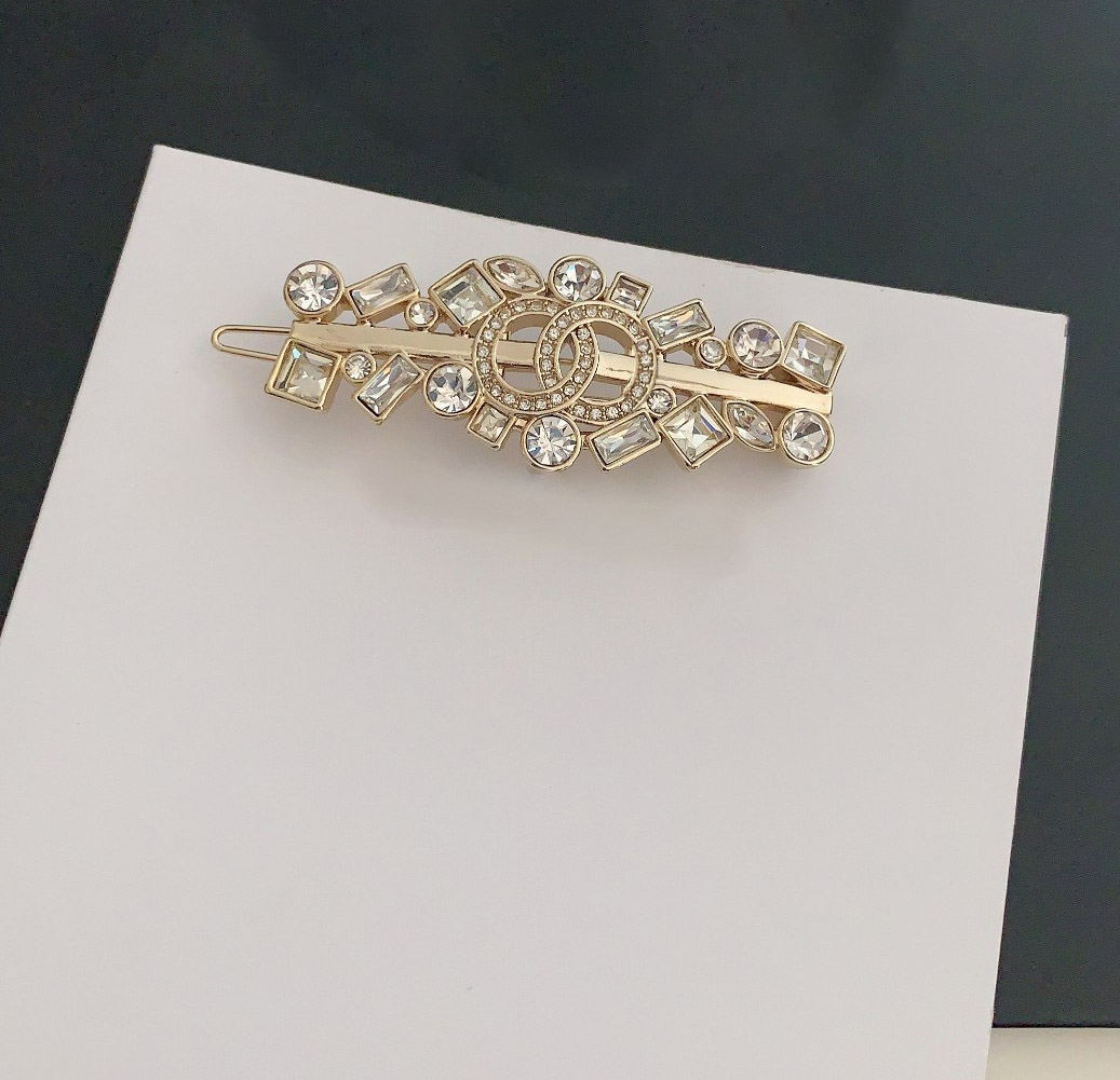 

Designer letter jewelry pearl diamond classic Hairpin C-Hairpin have stamp in back fashion luxury Formal social gathering gift 1004