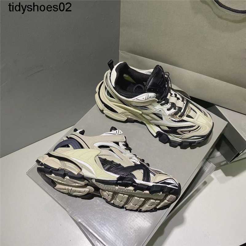 

2022 Paris new hollow daddy shoes men's and women's thick soled 4th generation running shoes, Black